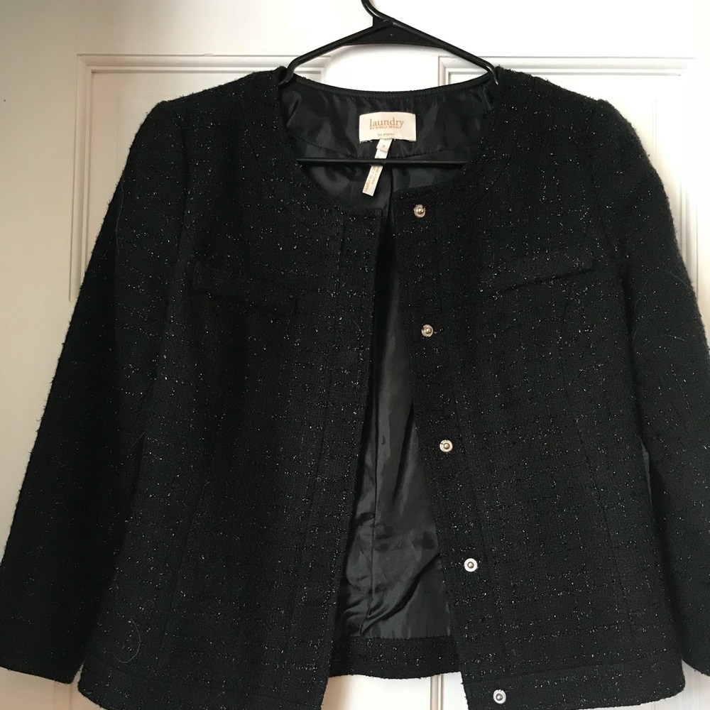 Cropped sleeve blazer